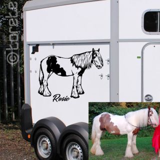 🎄✨ Podívejte se na náš nejnovější výtvor! 🐴 Podle fotky jsme vytvořili nálepku s krásným irským cobem. Každý kousek je...